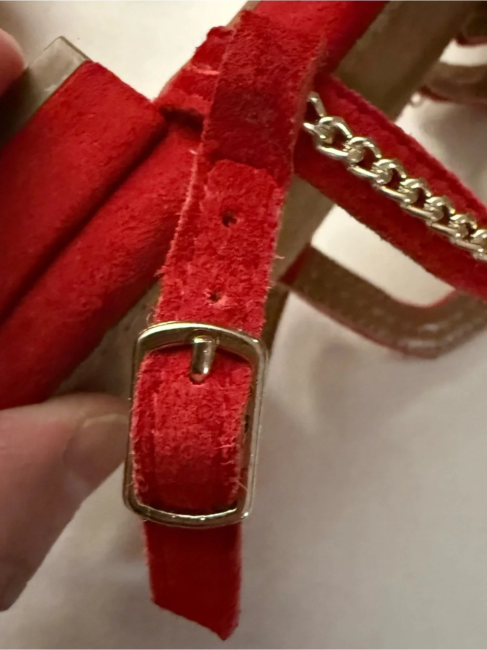 VGUC Aerosols Red Women's Super Comfy Sandals w/Gold Chain Accents Women’s 7.5